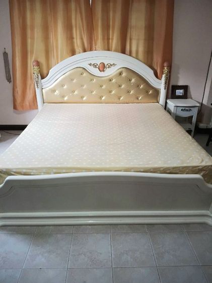 เตียงสไตล์หลุยส์ 6 ฟุตเหมือนใหม่ รูปที่ 3