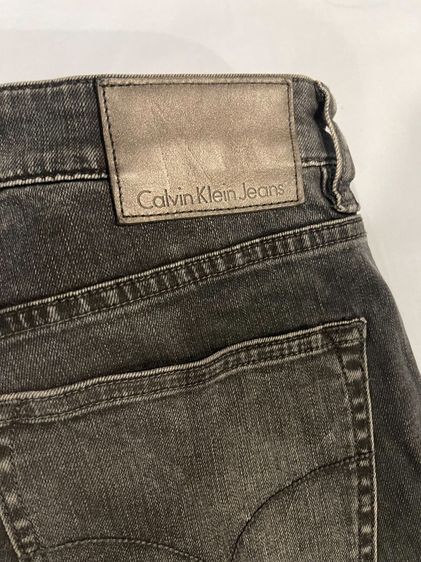 Calvin Klein Jeans ของแท้ เอว 32 ทรง Skinny ผ้ายืด สีดำฟอก รูปที่ 4