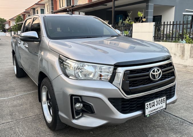 รถ Toyota Hilux Revo 2.4 J Plus สี เทา