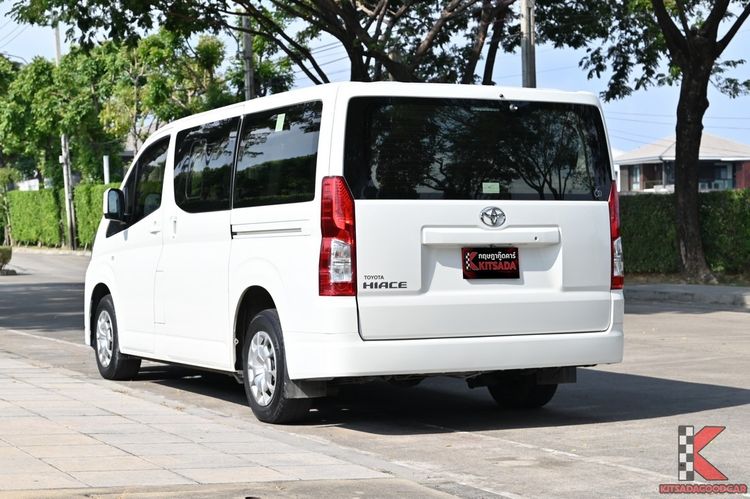 Toyota Hiace 2022 2.8 GL Van ดีเซล ไม่ติดแก๊ส เกียร์ธรรมดา ขาว รูปที่ 3