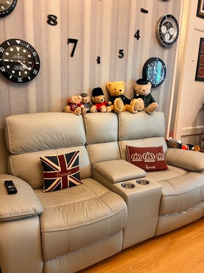 Luxury Recliner Sofa พร้อมที่วางแก้ว และ ช่องเก็บของ