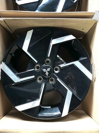 ล้อแม็กซ์ mitsubishi x-force ขอบ 18 5 รู (ล้อเปล่า) ถอดออกป้ายแดง 4 ล้อ รูปที่ 9