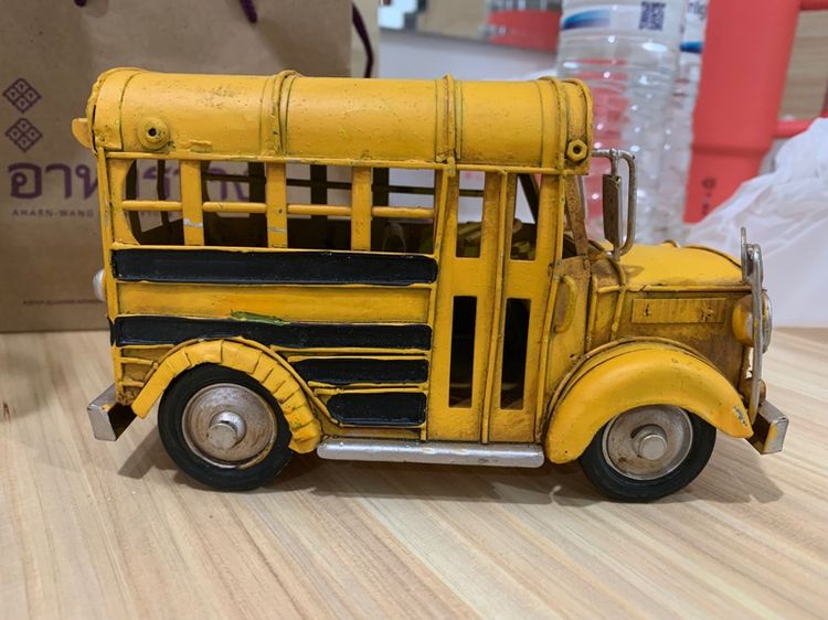 รถโรงเรียนสังกะสี