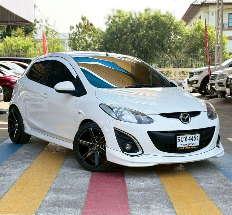 Mazda Mazda 2 2010 1.5 Sports Maxx Sedan เบนซิน ไม่ติดแก๊ส เกียร์อัตโนมัติ ขาว