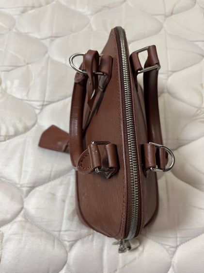 กระเป๋าสะพานข้าง  กุญแจ และ สายคล้องด้านนข้างลำตัว 