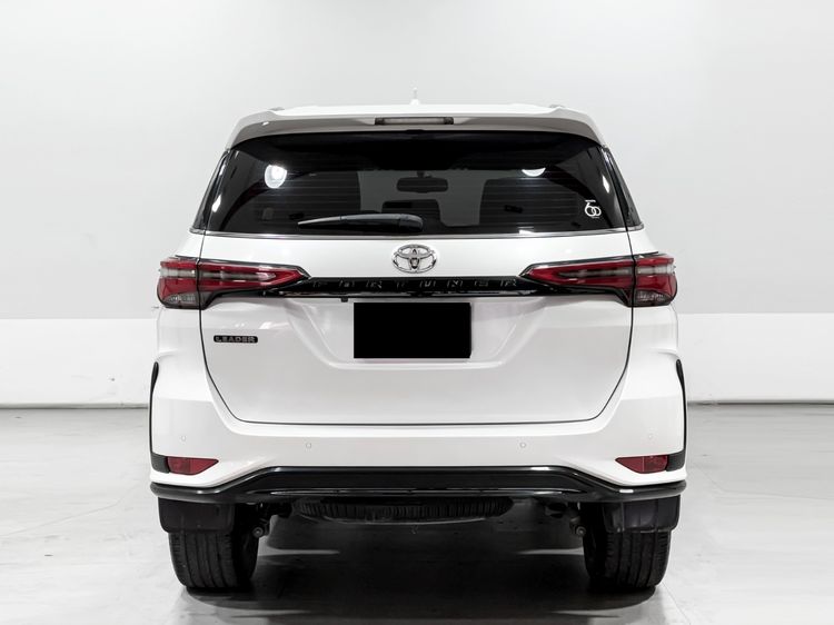 Toyota Fortuner 2022 2.4 Leader V Utility-car ดีเซล เกียร์อัตโนมัติ ขาว รูปที่ 4