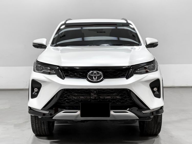 Toyota Fortuner 2022 2.4 Leader V Utility-car ดีเซล เกียร์อัตโนมัติ ขาว รูปที่ 2