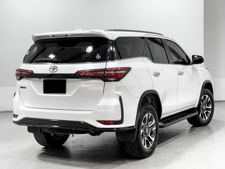 Toyota Fortuner 2022 2.4 Leader V Utility-car ดีเซล เกียร์อัตโนมัติ ขาว รูปที่ 3