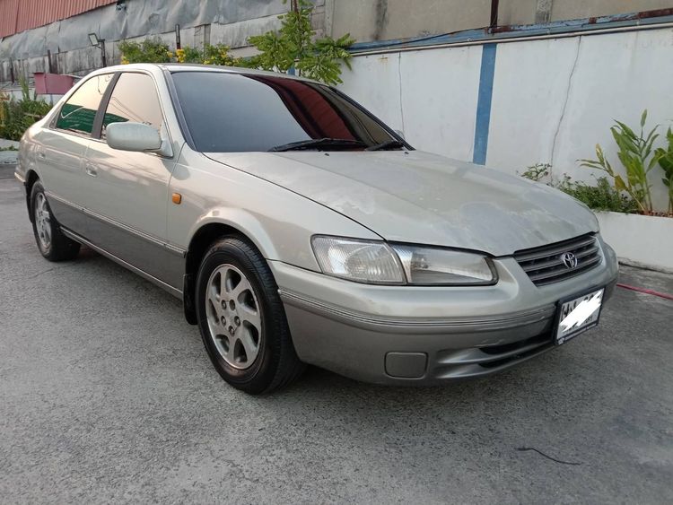 รถ Toyota Camry 2.2 SEG สี บรอนซ์ทอง