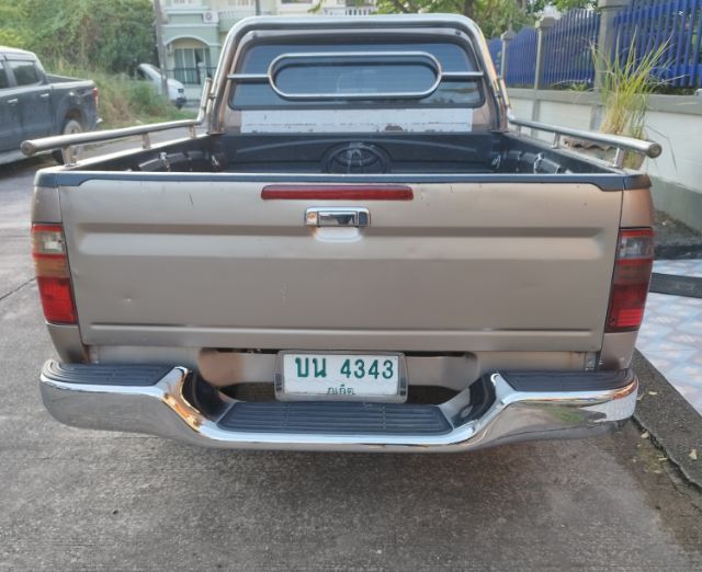 Toyota Hilux Tiger D4D 2004 รุ่นย่อยอื่นๆ Pickup ดีเซล ไม่ติดแก๊ส เกียร์ธรรมดา บรอนซ์ทอง รูปที่ 2