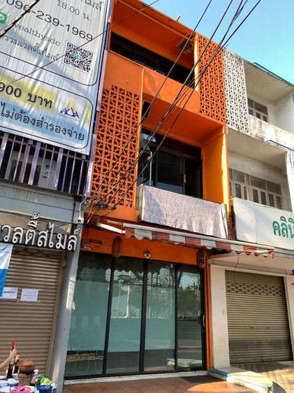 ขายอาคารพาณิชย์ 1 คูหา ปรับปรุงพร้อมอยู่ ติดถนนเพชรเกษม ใกล้สถานีรถไฟฟ้า MRT บางหว้า ด่วน ราคาต่อรองได้