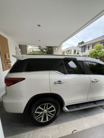 Toyota Fortuner 2018 2.4 V Utility-car ดีเซล เกียร์อัตโนมัติ ขาว รูปที่ 3