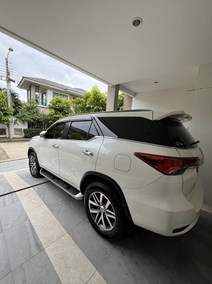 Toyota Fortuner 2018 2.4 V Utility-car ดีเซล เกียร์อัตโนมัติ ขาว รูปที่ 4