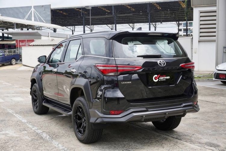 Toyota Fortuner 2025 2.4 Legender ดีเซล ไม่ติดแก๊ส เกียร์อัตโนมัติ ดำ รูปที่ 4