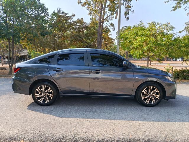 Toyota Yaris ATIV 2023 1.2 Sport Sedan เบนซิน ไม่ติดแก๊ส เกียร์อัตโนมัติ เทา รูปที่ 4