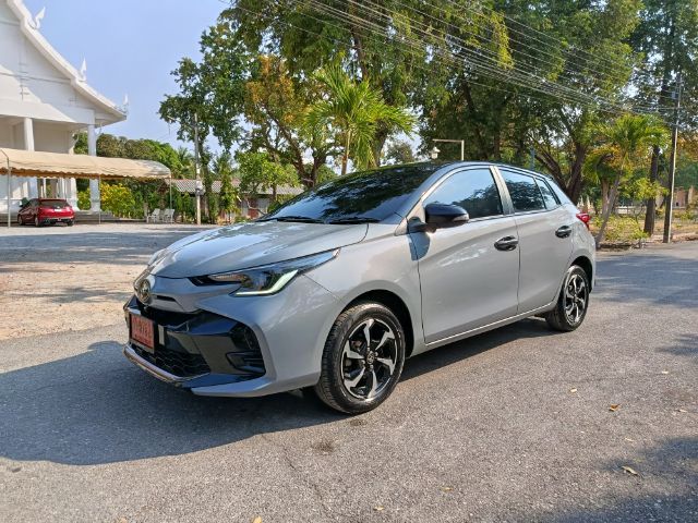 Toyota Yaris 2023 1.2 Premium Sedan เบนซิน ไม่ติดแก๊ส เกียร์อัตโนมัติ หลากสี รูปที่ 3