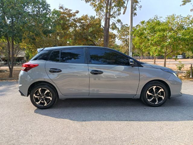 Toyota Yaris 2023 1.2 Premium Sedan เบนซิน ไม่ติดแก๊ส เกียร์อัตโนมัติ หลากสี รูปที่ 4