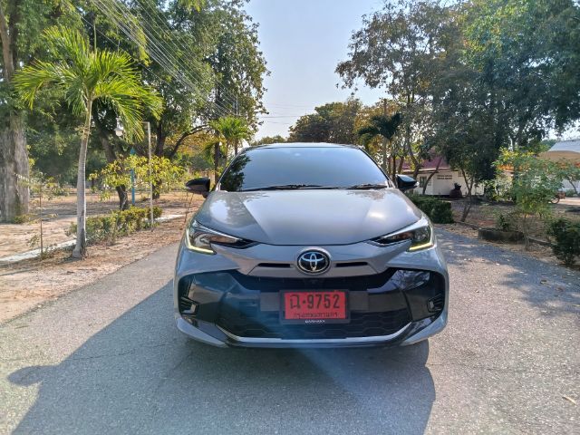 Toyota Yaris 2023 1.2 Premium Sedan เบนซิน ไม่ติดแก๊ส เกียร์อัตโนมัติ หลากสี รูปที่ 2