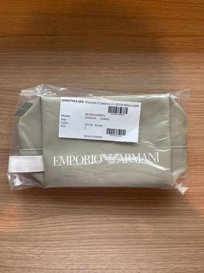 หนัง PU ไม่ระบุ เนื้อ Emporio Armani ของแท้ กระเป๋า Pouch Bag ใหม่ ยังซีล