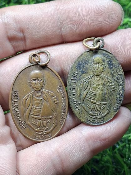 รุ่นแรกวัดสวนดอก จ.เชียงใหม่ (ปล่อยรวมกัน2องค์ ห้าร้อยบาท)