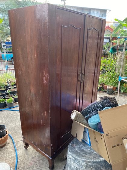ตู้เสื้อผ้าไม้สักทั้งใบ