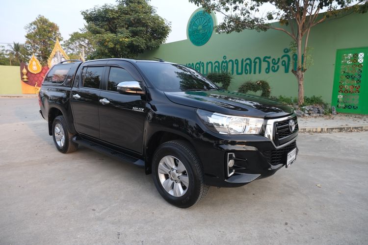 รถ Toyota Hilux Revo 2.4 Prerunner E สี ดำ