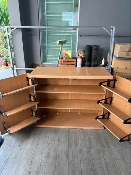 ขายชั้นวางรองเท้าไม้บานเปิด กว้าง 96 ซม. สูง 80 ซม. จุเยอะ สภาพดี รูปที่ 2