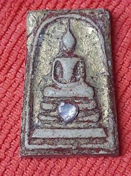 พระสมเด็จลงชาดแดงประดับพลอย