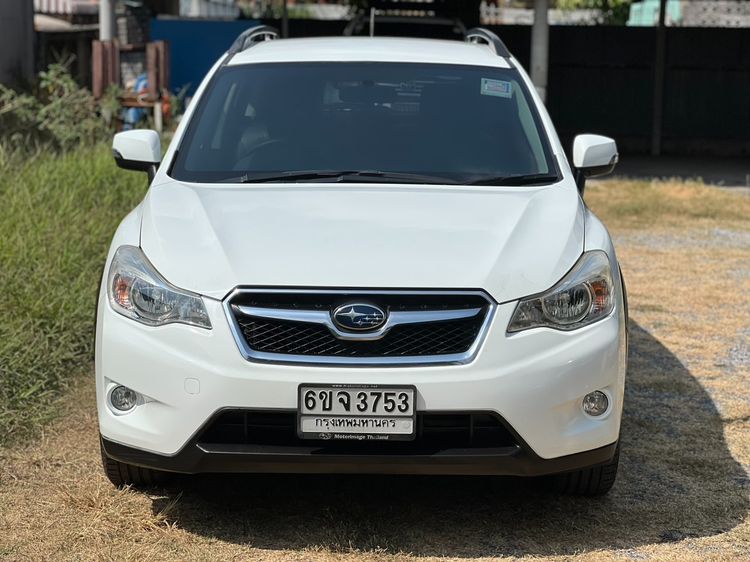 Subaru XV 2015 2.0 XV 4WD Sedan เบนซิน ไม่ติดแก๊ส เกียร์อัตโนมัติ ขาว รูปที่ 3