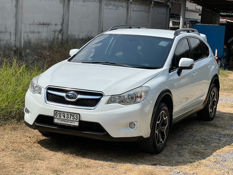 Subaru XV 2015 2.0 XV 4WD Sedan เบนซิน ไม่ติดแก๊ส เกียร์อัตโนมัติ ขาว รูปที่ 2