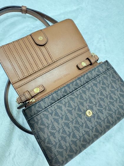 กระเป๋า MICHAEL Michael Kors รุ่น Charlton Brown Flap Wallet  รูปที่ 2