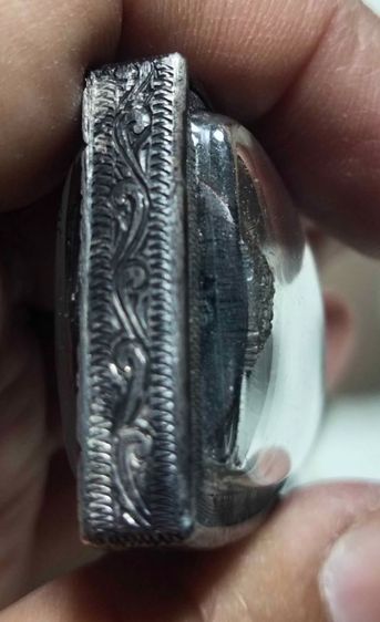 พระชัยหลวงปู่เอี่ยม วัดหนัง เนื้อสัมฤทธิ์ ใต้ฐานอุดชันณรงค์ รูปที่ 2