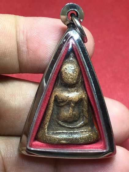 พระนางพญาพิมพ์เข่าตรง