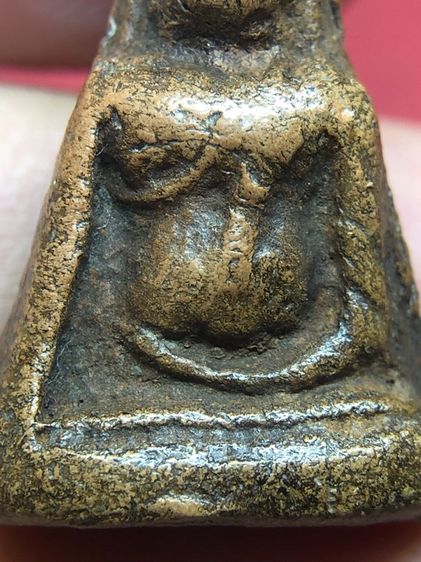 พระนางพญาพิมพ์เข่าตรง รูปที่ 7