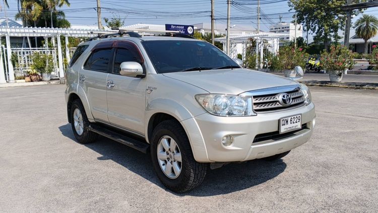 Toyota Fortuner 2009 2.7 V Utility-car เบนซิน LPG เกียร์อัตโนมัติ บรอนซ์เงิน รูปที่ 3