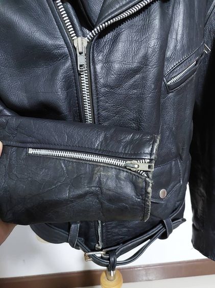 Vintage biker black leather jacket Size L เสื้อแจ็กเก็ตหนังแท้สีดำเฟดนิดหน่อยกำลังสวย หนังหนาค่อนข้างมีน้ำหนัก งานอเมริกา ซิปดีรูดลื่น รูปที่ 7