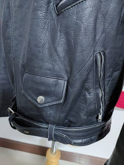 Vintage biker black leather jacket Size L เสื้อแจ็กเก็ตหนังแท้สีดำเฟดนิดหน่อยกำลังสวย หนังหนาค่อนข้างมีน้ำหนัก งานอเมริกา ซิปดีรูดลื่น รูปที่ 10
