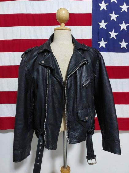 Vintage biker black leather jacket Size L เสื้อแจ็กเก็ตหนังแท้สีดำเฟดนิดหน่อยกำลังสวย หนังหนาค่อนข้างมีน้ำหนัก งานอเมริกา ซิปดีรูดลื่น รูปที่ 2
