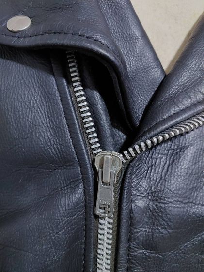 Vintage biker black leather jacket Size L เสื้อแจ็กเก็ตหนังแท้สีดำเฟดนิดหน่อยกำลังสวย หนังหนาค่อนข้างมีน้ำหนัก งานอเมริกา ซิปดีรูดลื่น รูปที่ 6