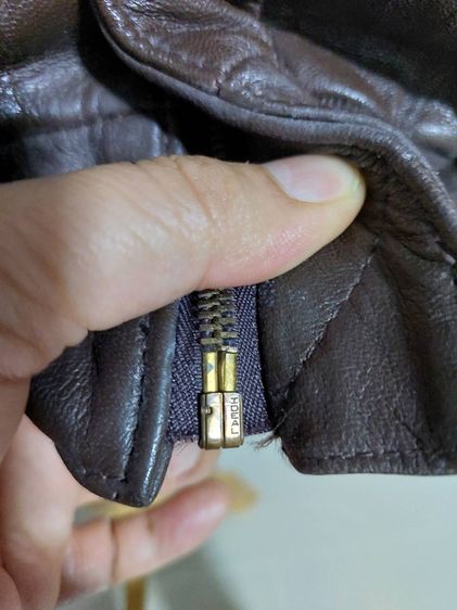Vintage Cooper A-2 Made In USA Leather Flight Jacket Size 42R หนังแท้สีน้ำตาลเข้มสวย ซิป Ideal จั๊มปลายแขนและเอวแน่นๆไม่ย้วย รูปที่ 9
