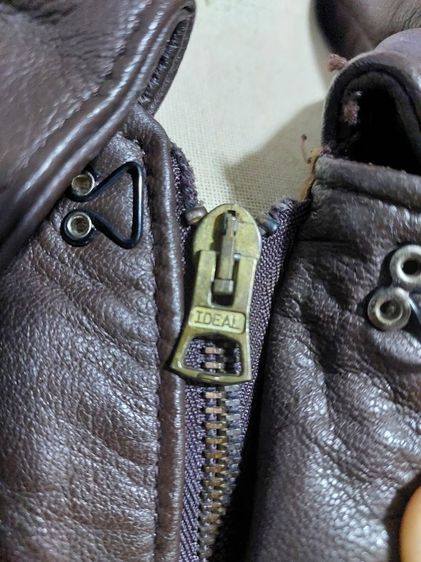 Vintage Cooper A-2 Made In USA Leather Flight Jacket Size 42R หนังแท้สีน้ำตาลเข้มสวย ซิป Ideal จั๊มปลายแขนและเอวแน่นๆไม่ย้วย รูปที่ 6