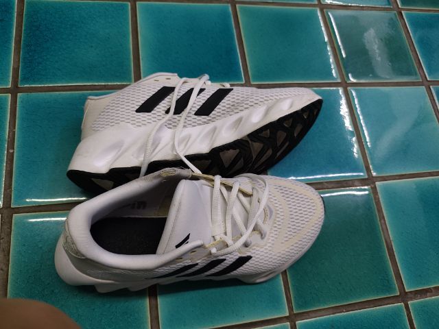 ขายรองเท้ากีฬาผู้ชาย adidas เบอร 41 รูปที่ 3