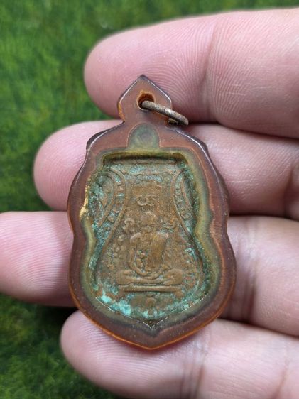 พระเหรียญหลวงพ่อกลั่นวัดพระญาติเก่าๆ