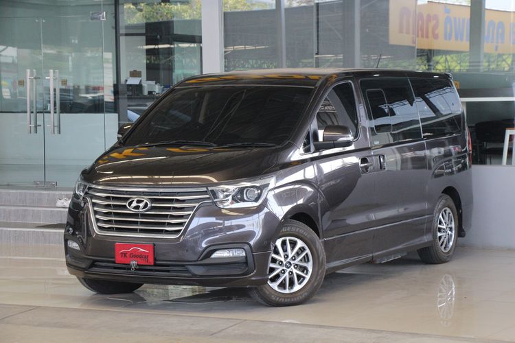 รถ Hyundai H-1  2.5 Elite สี น้ำตาล