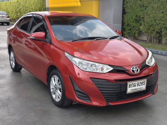 รถ Toyota Yaris ATIV 1.2 E สี แดง