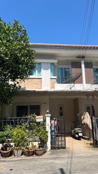 ขายบ้านทาวน์โฮม 2 ชั้น สภาพดี 1.65 ฟรีโอน