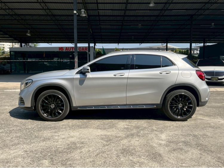 Mercedes-Benz GLA-Class 2018 GLA200 Sedan เบนซิน ไม่ติดแก๊ส เกียร์อัตโนมัติ เทา รูปที่ 4