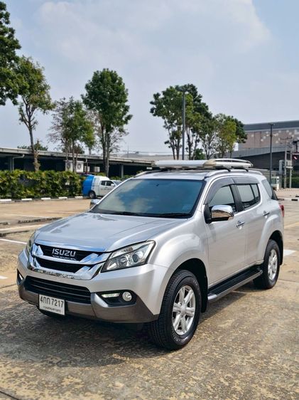 รถ Isuzu MU-X 3.0 สี บรอนซ์เงิน