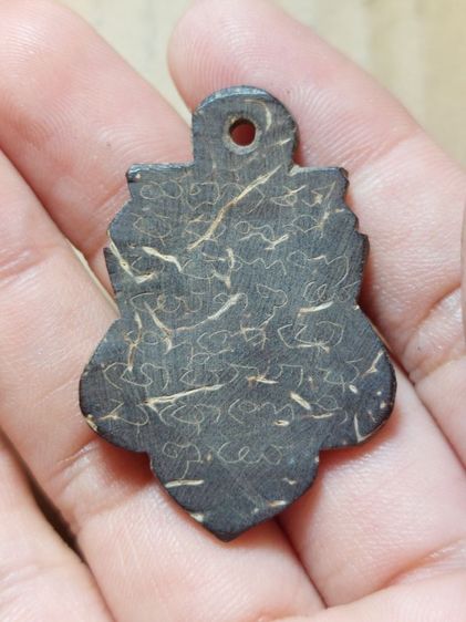 เครื่องรางกะลาแกะราหูหลวงพ่อน้อยวัดศรีษะทอง รูปที่ 2