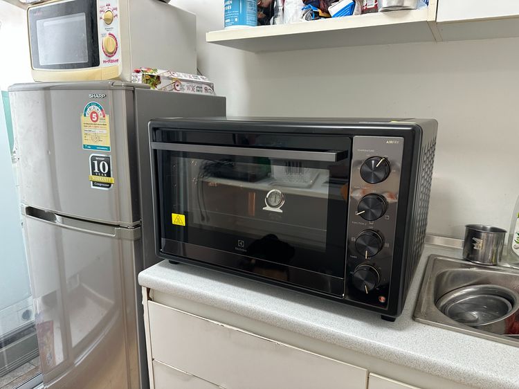 เตาอบไฟฟ้า Electrolux 70 ลิตร รุ่น EOT7024XFG สภาพใหม่มาก ใช้แค่ 2 ครั้ง